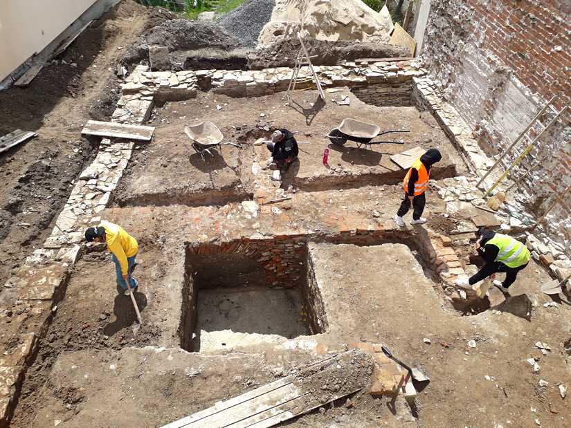 archeologický výzkum městské parcely v Poděbradech
